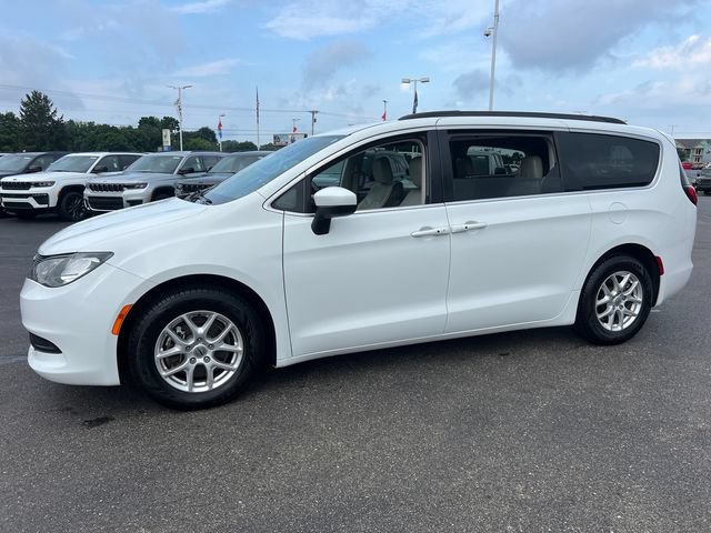 Used 2021 Chrysler Voyager Lxi w/ Cold Weather Group FWD image 3