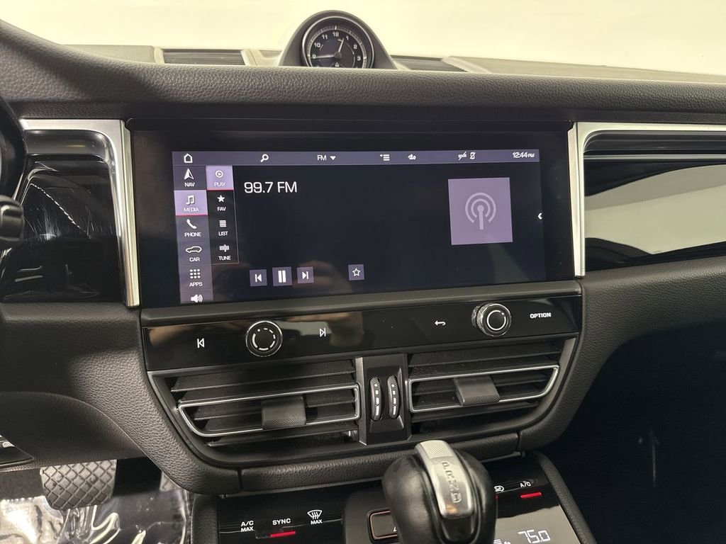 Certified 2023 Porsche Macan Turbo image 28