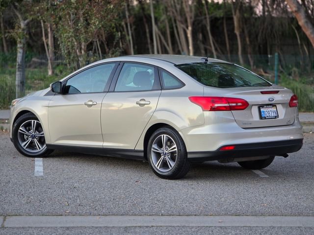Used 2018 Ford Focus SE w/ SE Appearance Package image 12