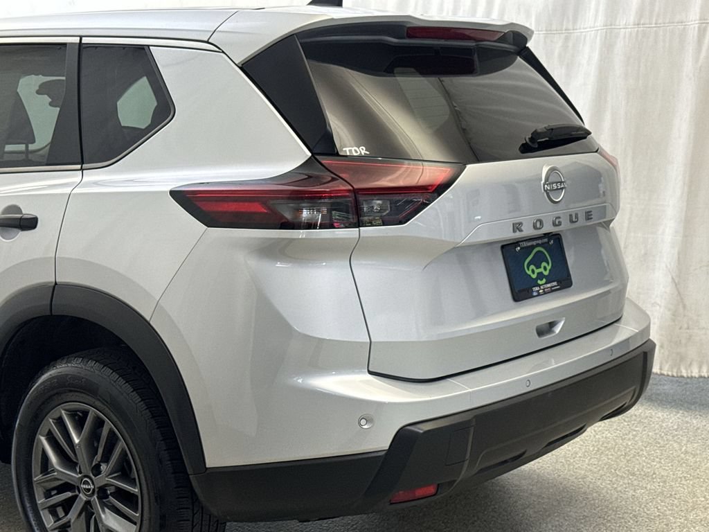 Used 2024 Nissan Rogue S FWD image 7