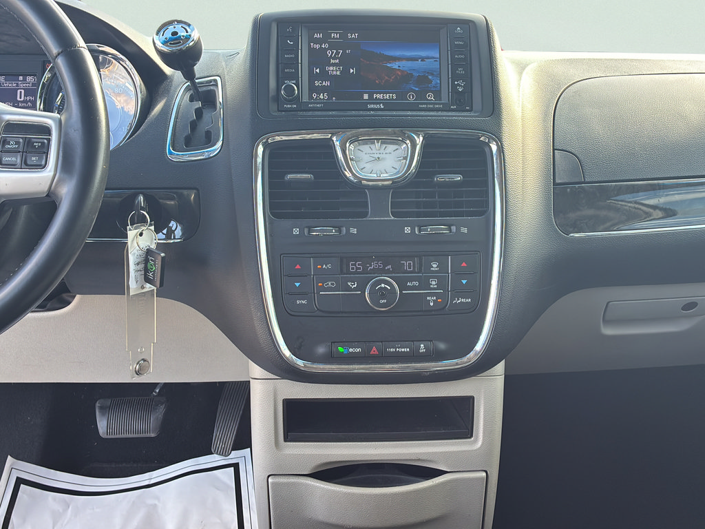 Used 2016 Chrysler Town & Country Touring w/ Trailer Tow Group FWD image 29