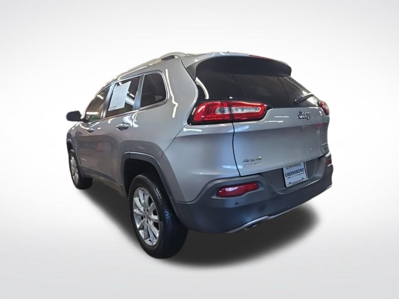 Used 2015 Jeep Cherokee Limited w/ Luxury Group AWD/4WD image 5