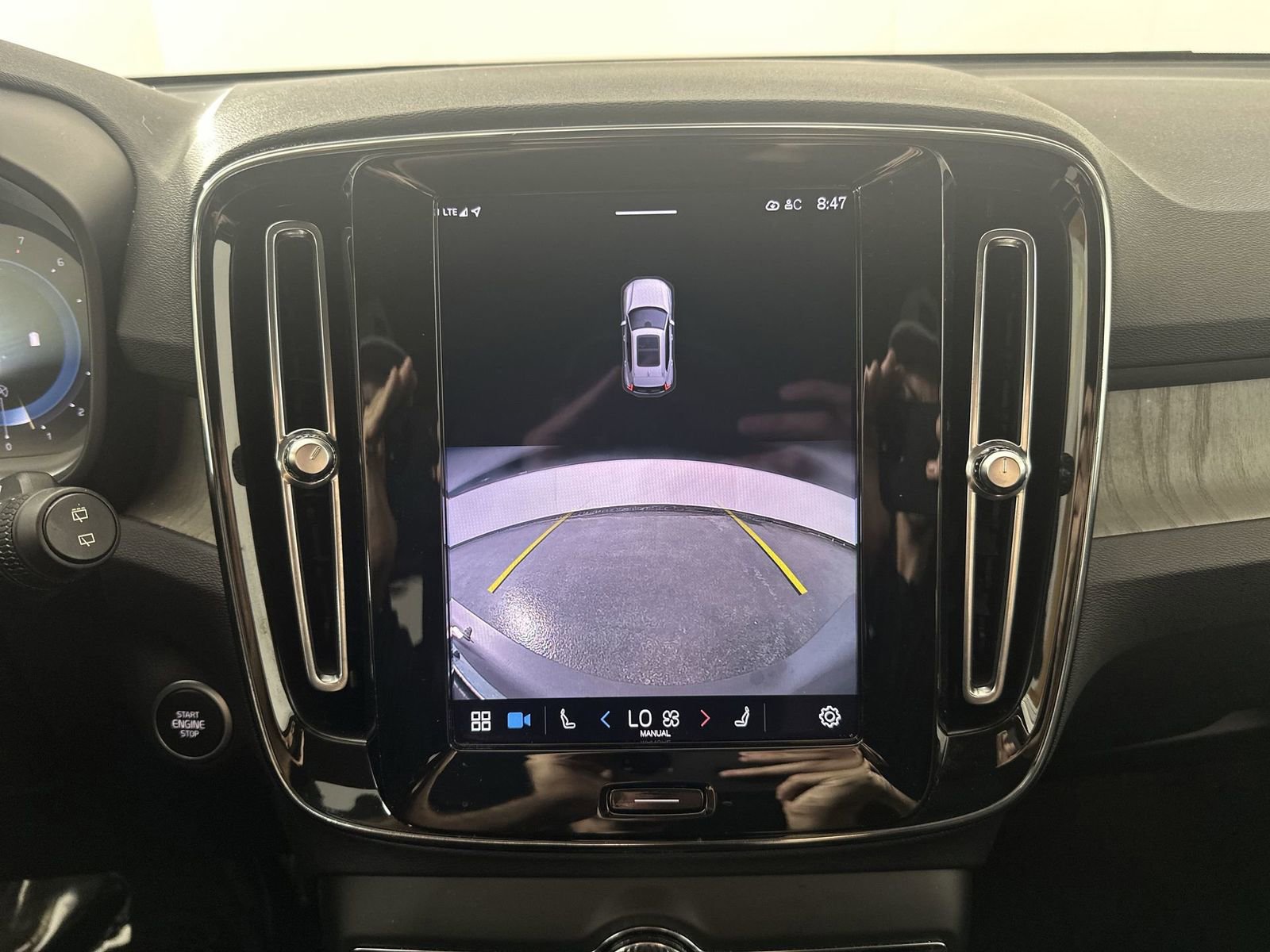 Used 2023 Volvo XC40 B5 Core image 21