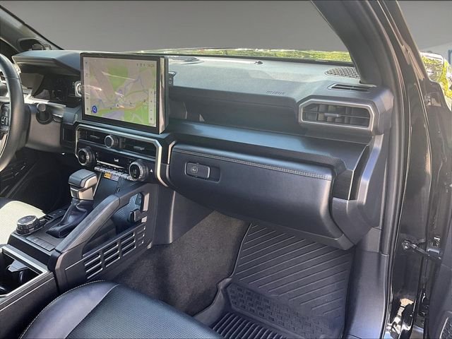 Used 2025 Toyota 4Runner Limited AWD/4WD image 17