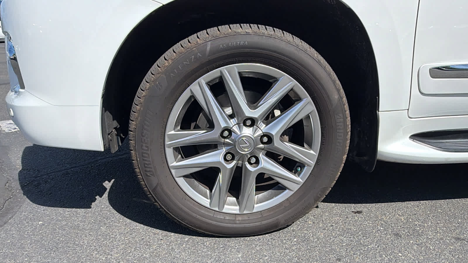 Used 2015 Lexus LX 570 4WD image 9