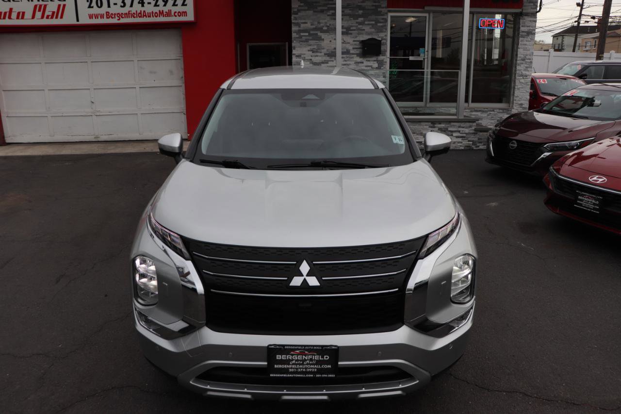 Used 2024 Mitsubishi Outlander AWD image 9