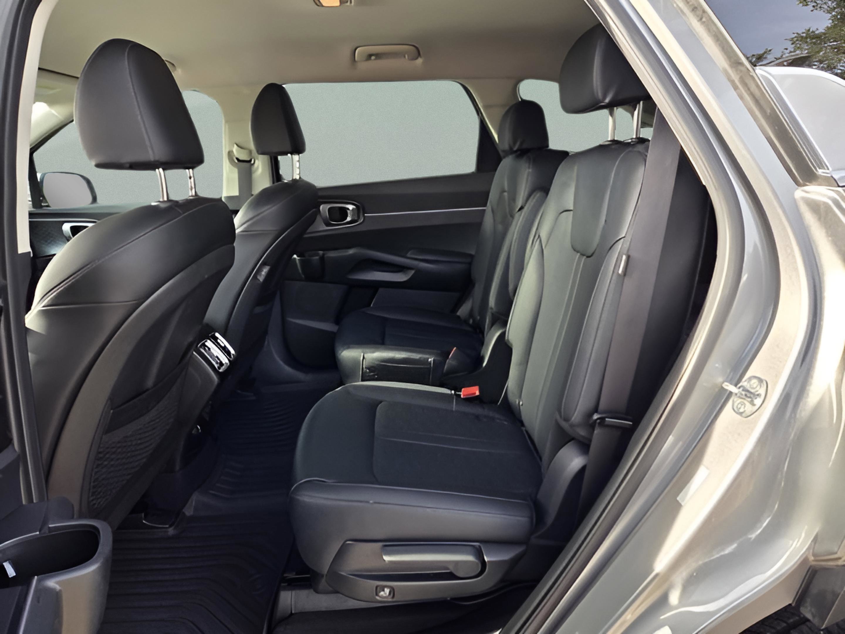 Used 2025 Kia Sorento EX image 8