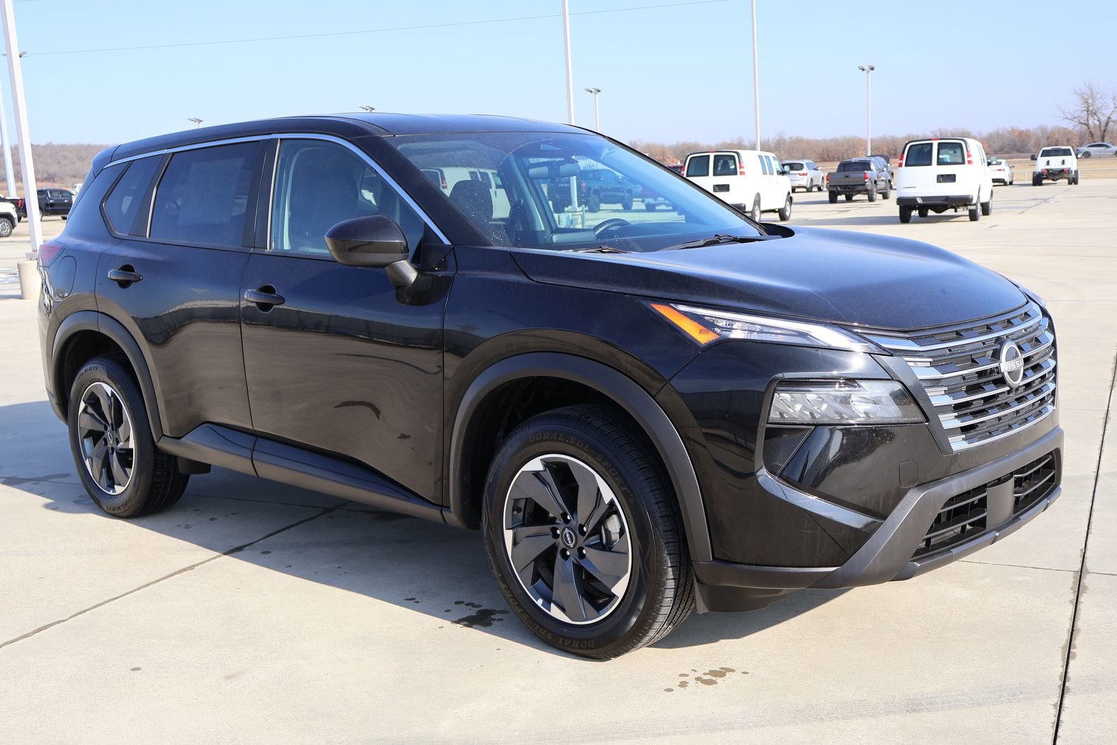 Used 2025 Nissan Rogue SV FWD image 4