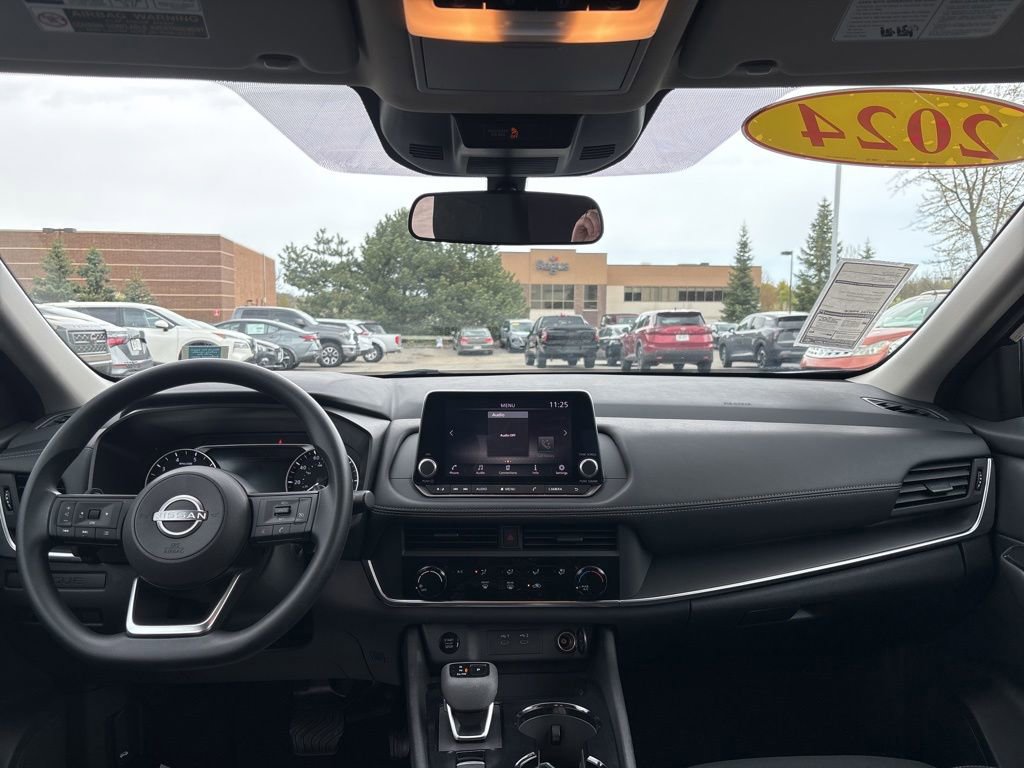 Used 2024 Nissan Rogue S AWD/4WD image 15