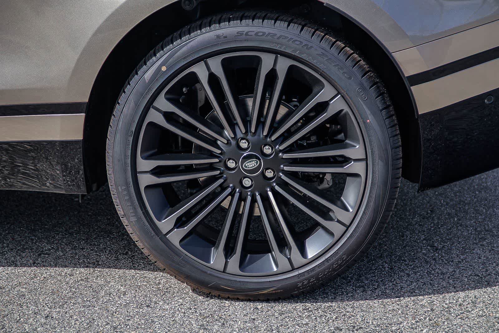 New 2026 Land Rover Range Rover Velar Dynamic SE image 8