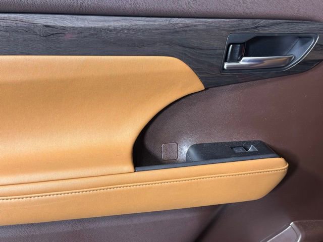 Used 2021 Toyota Highlander Platinum image 21