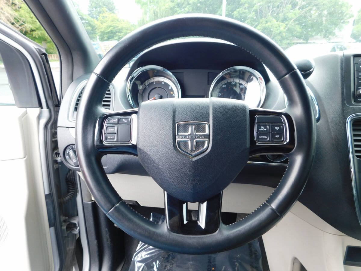 Used 2017 Dodge Grand Caravan SXT FWD image 10