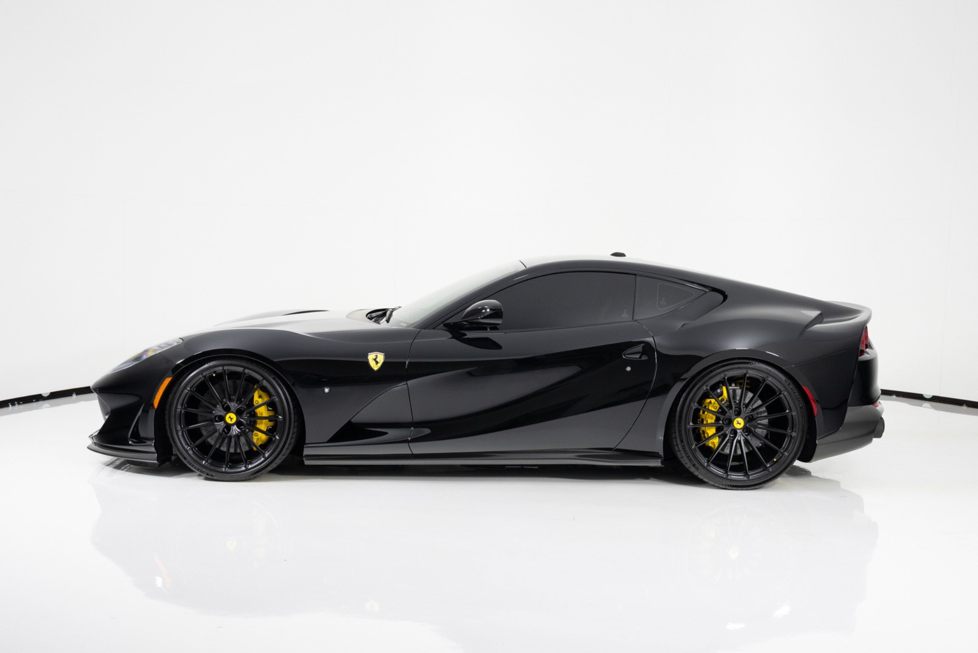 Used 2019 Ferrari 812 Superfast RWD image 6