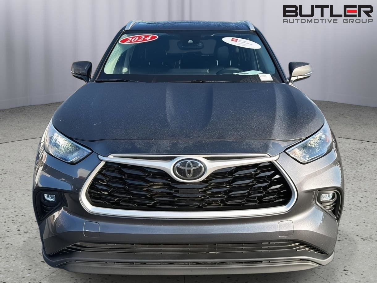 Certified 2024 Toyota Highlander XLE FWD image 9