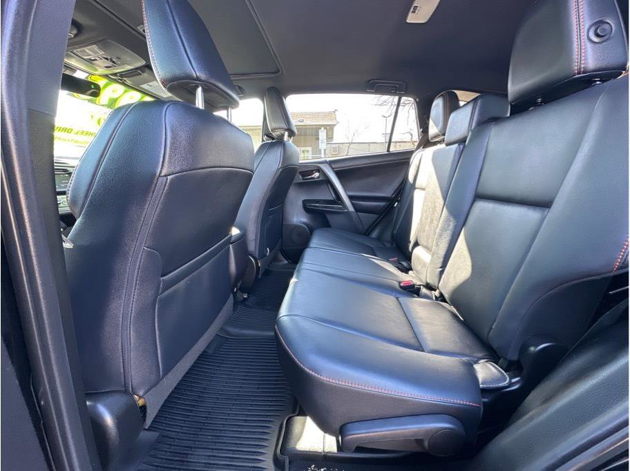 Used 2018 Toyota RAV4 SE w/ Power Extra Value Package image 13