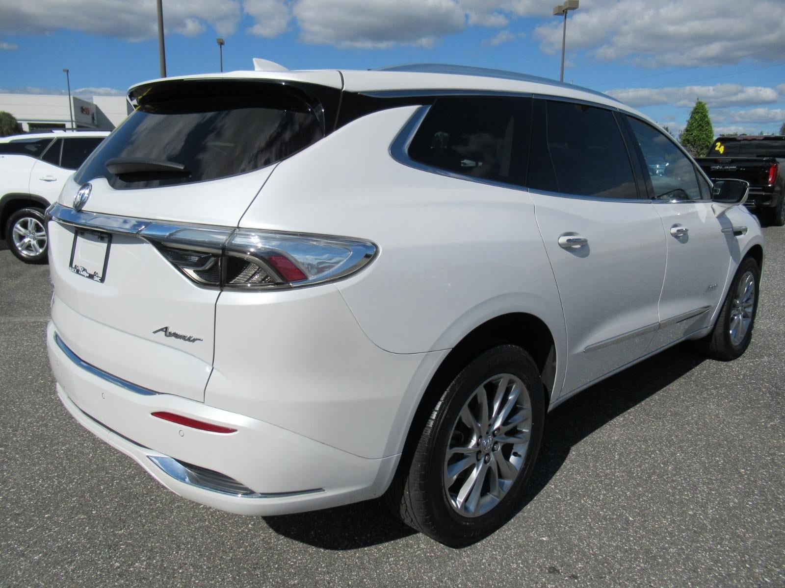 Used 2023 Buick Enclave Avenir w/ Avenir Technology Package FWD image 7