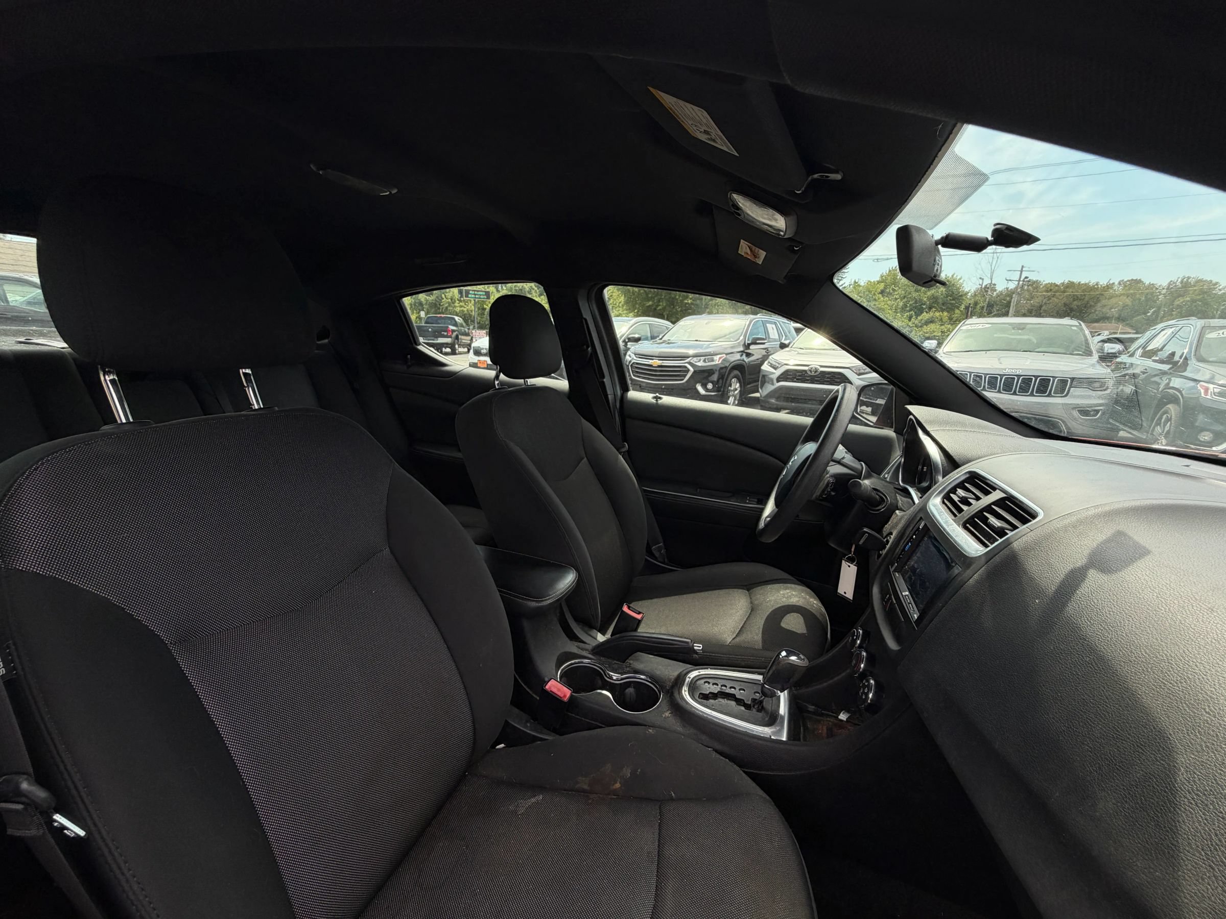 Used 2014 Dodge Avenger SE FWD image 16