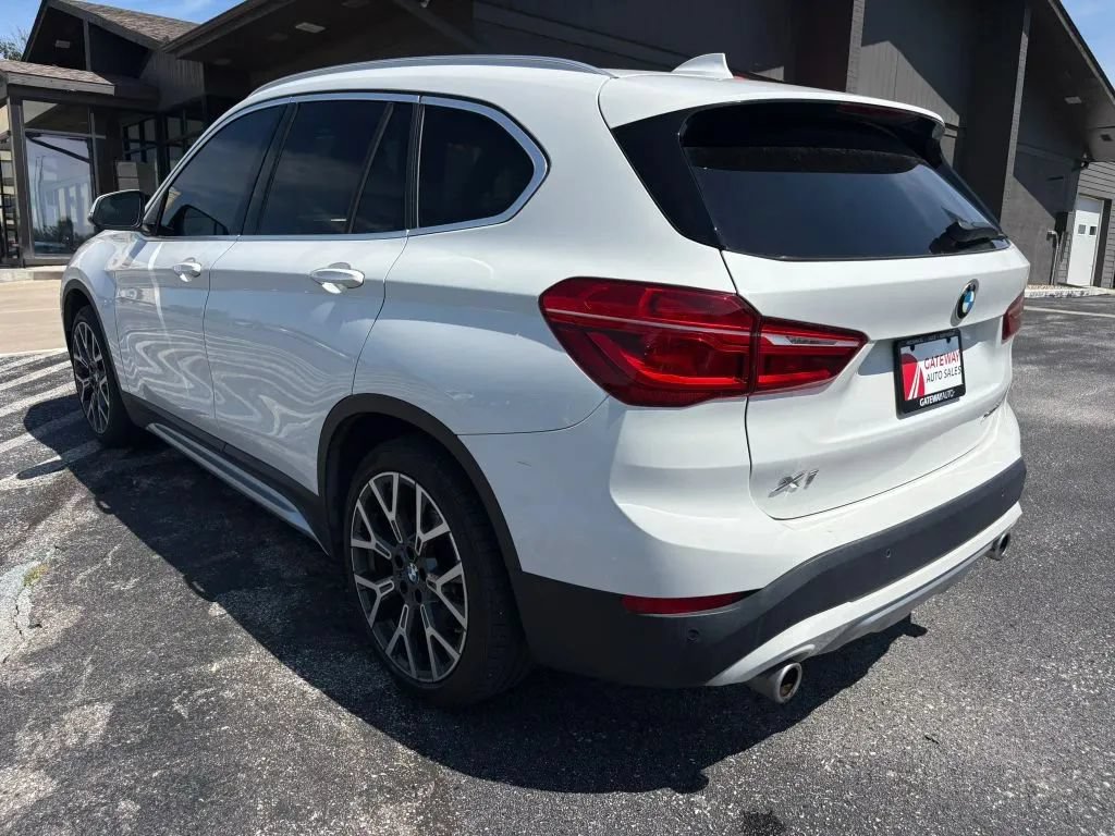 Used 2021 BMW X1 xDrive28i w/ Convenience Package AWD/4WD image 3