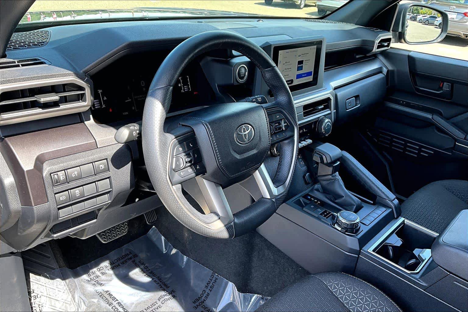 Used 2025 Toyota 4Runner SR5 AWD/4WD image 17
