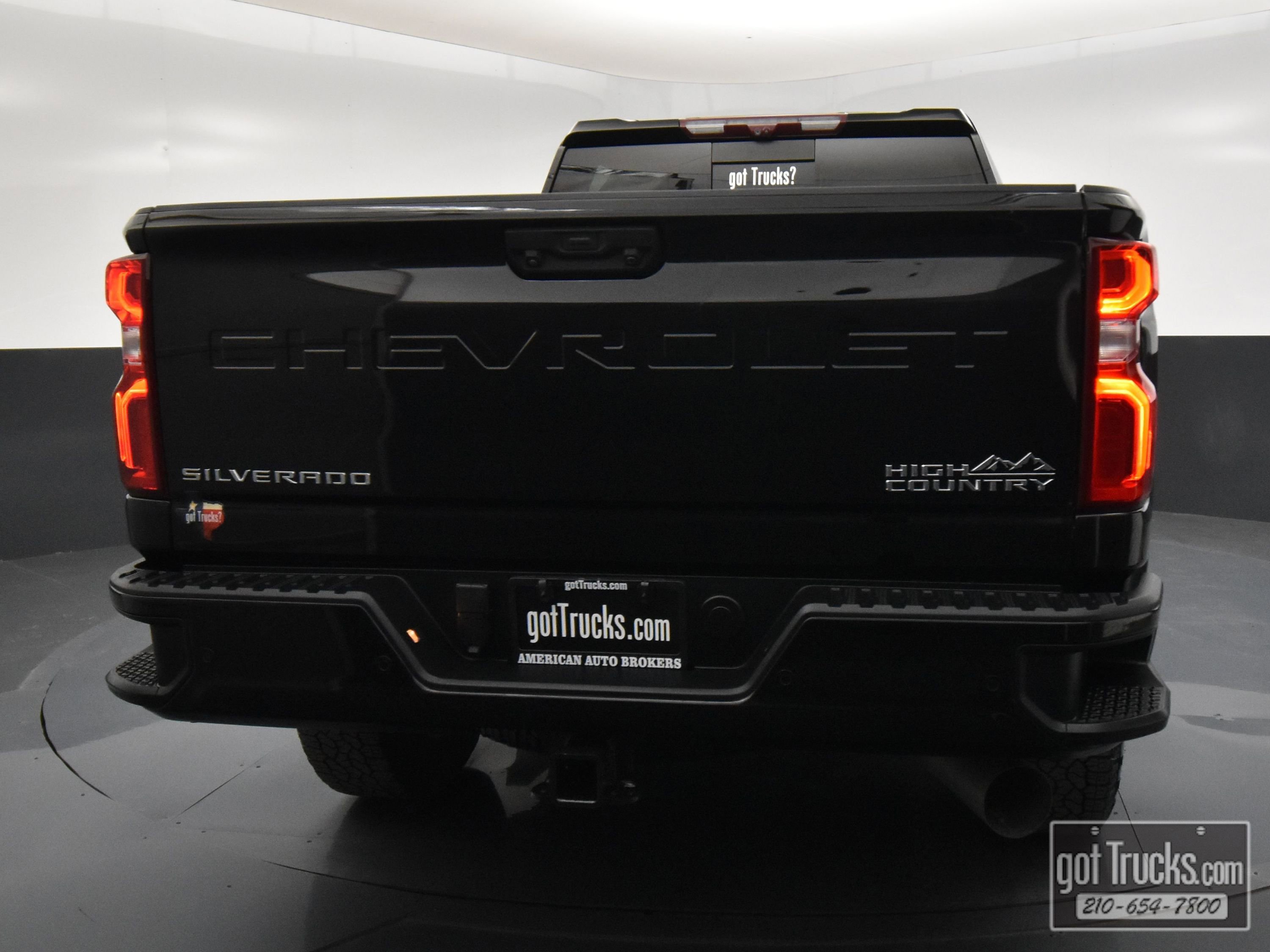 Used 2020 Chevrolet Silverado 2500 High Country w/ Z71 Off-Road Package image 6
