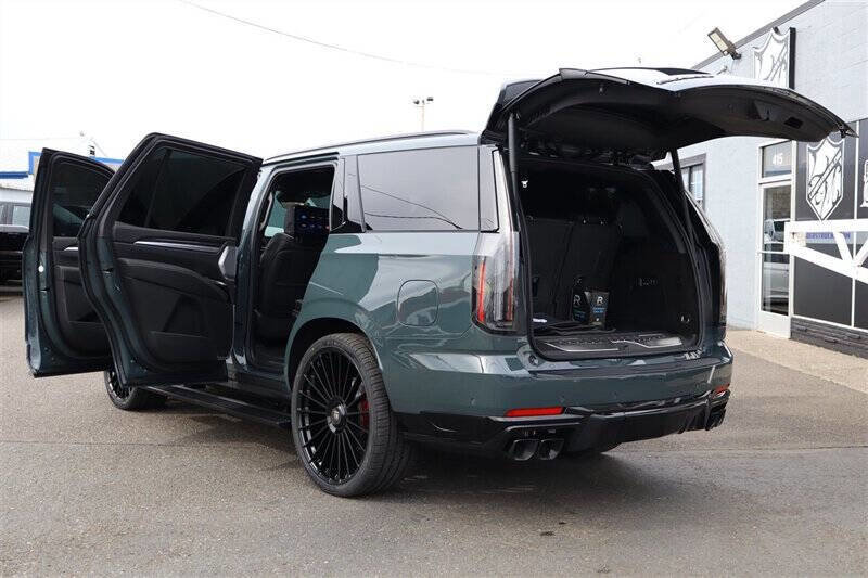 Used 2026 Cadillac Escalade V w/ LPO, ONYX Package image 37
