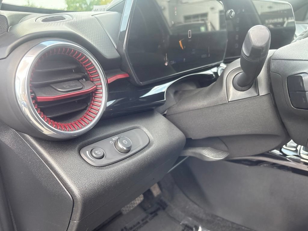 Used 2024 Chevrolet Trax RS FWD image 35