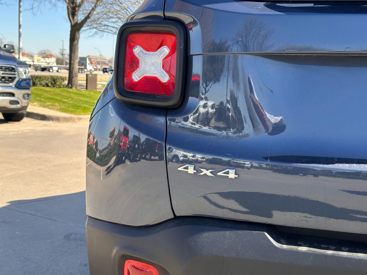 Used 2023 Jeep Renegade Latitude image 13