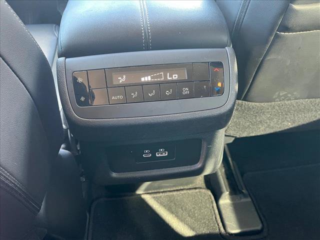 Used 2025 Nissan Pathfinder SL FWD image 18