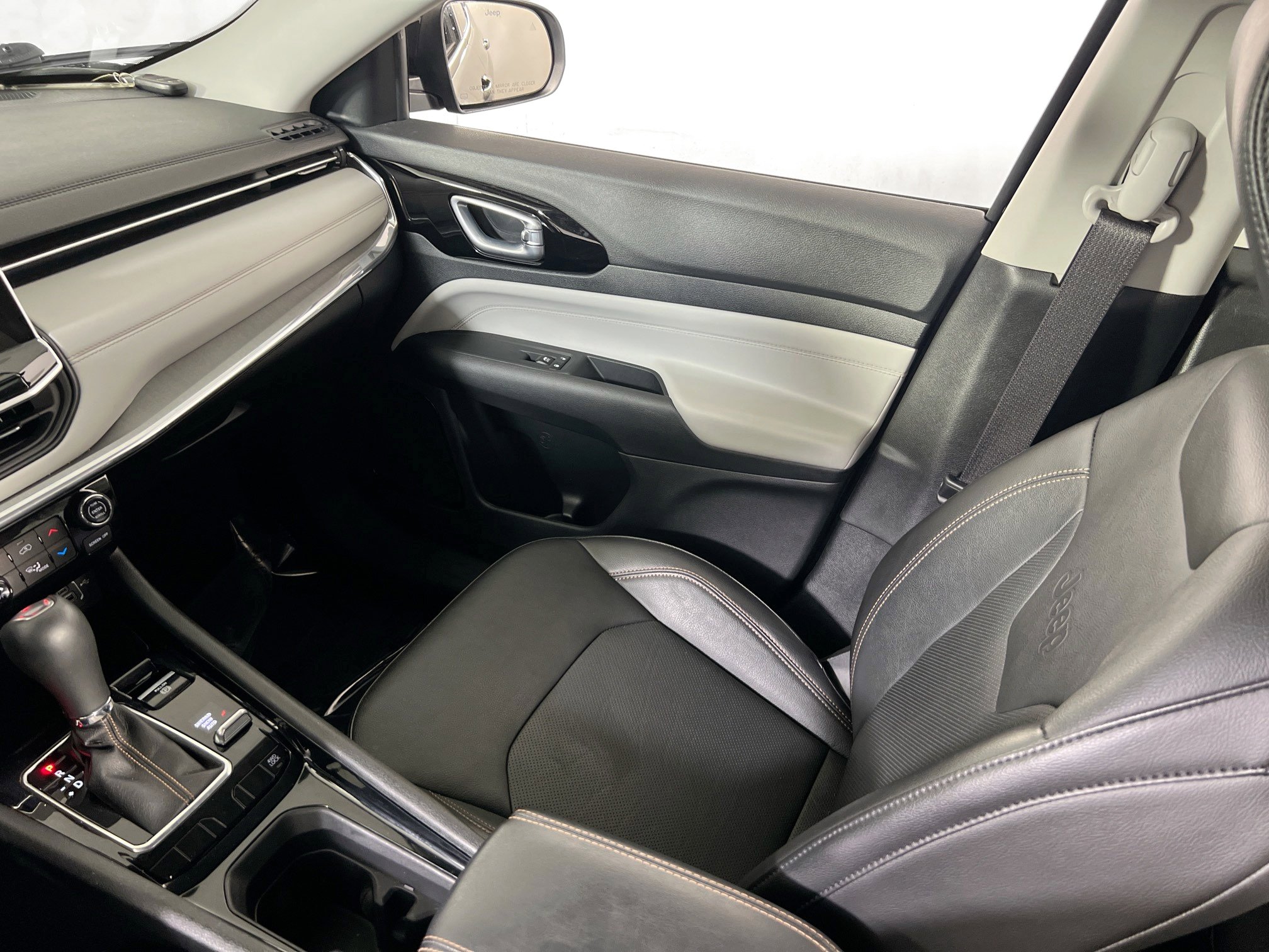 Used 2022 Jeep Compass Limited image 21