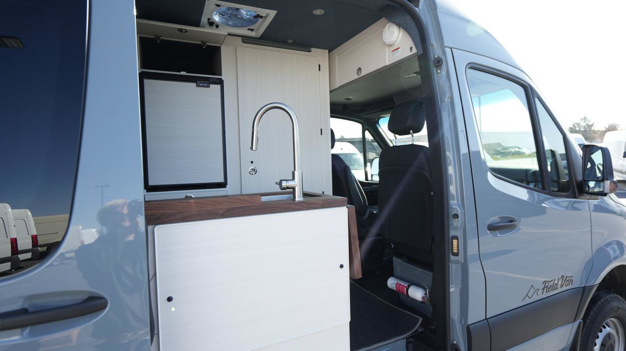 Used 2022 Mercedes-Benz Sprinter 2500 image 8