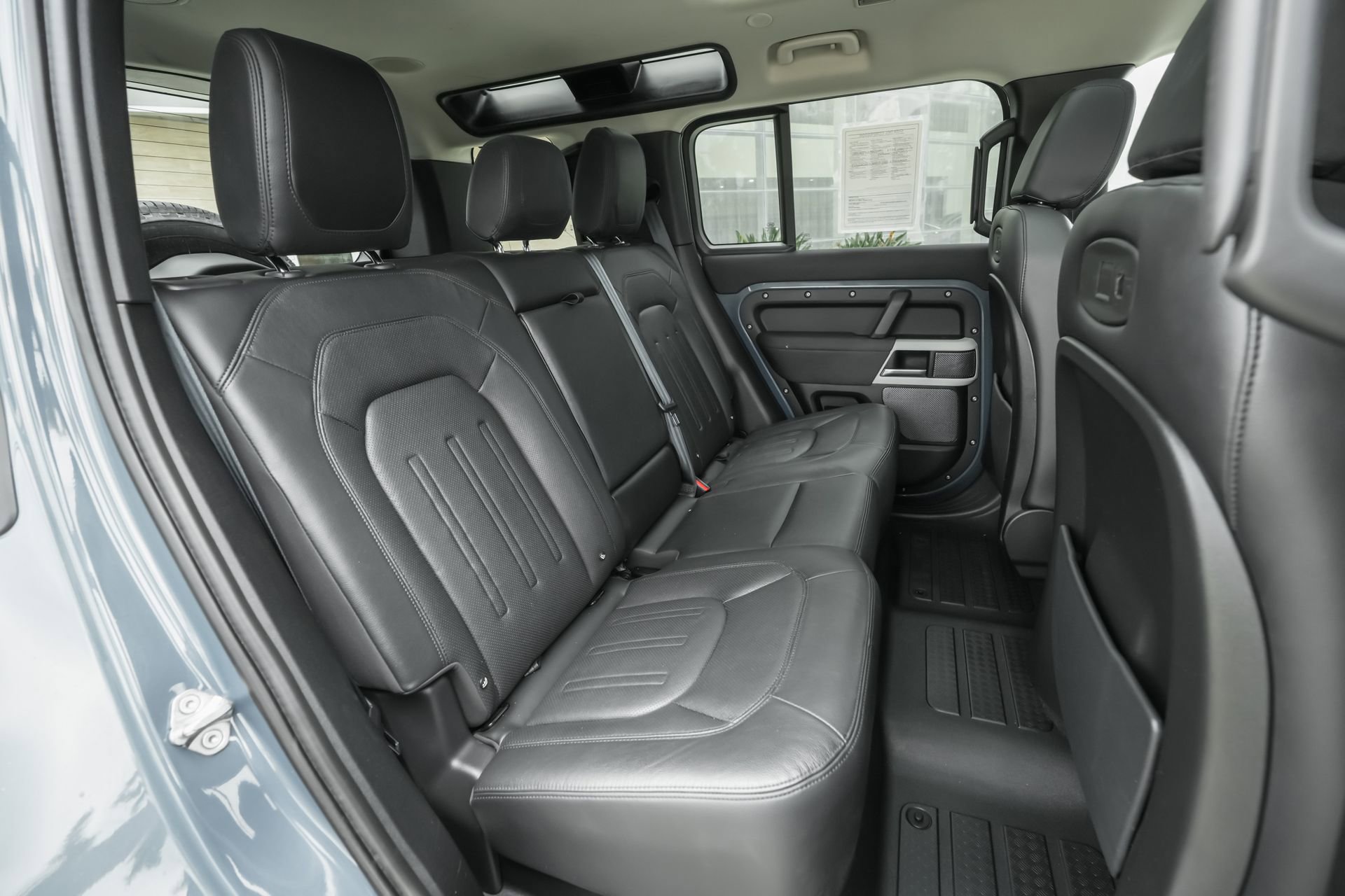 Used 2022 Land Rover Defender 110 SE image 37