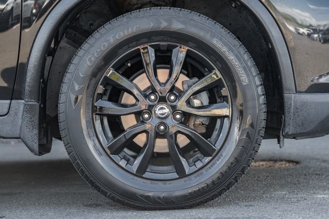 Used 2017 Nissan Rogue SV w/ Midnight Edition Package AWD/4WD image 20