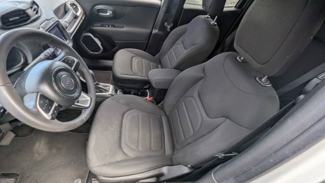 Used 2018 Jeep Renegade Latitude image 15