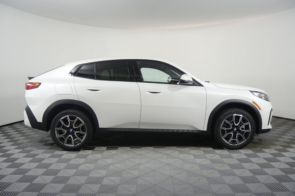 New 2027 BMW X2 xDrive28i AWD/4WD image 3