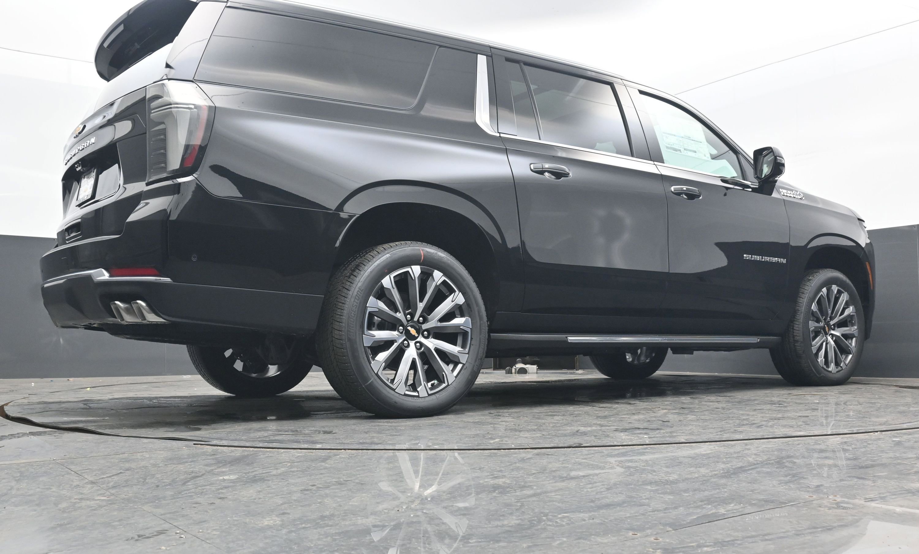 New 2026 Chevrolet Suburban High Country w/ Sun And Tow Package AWD/4WD image 32