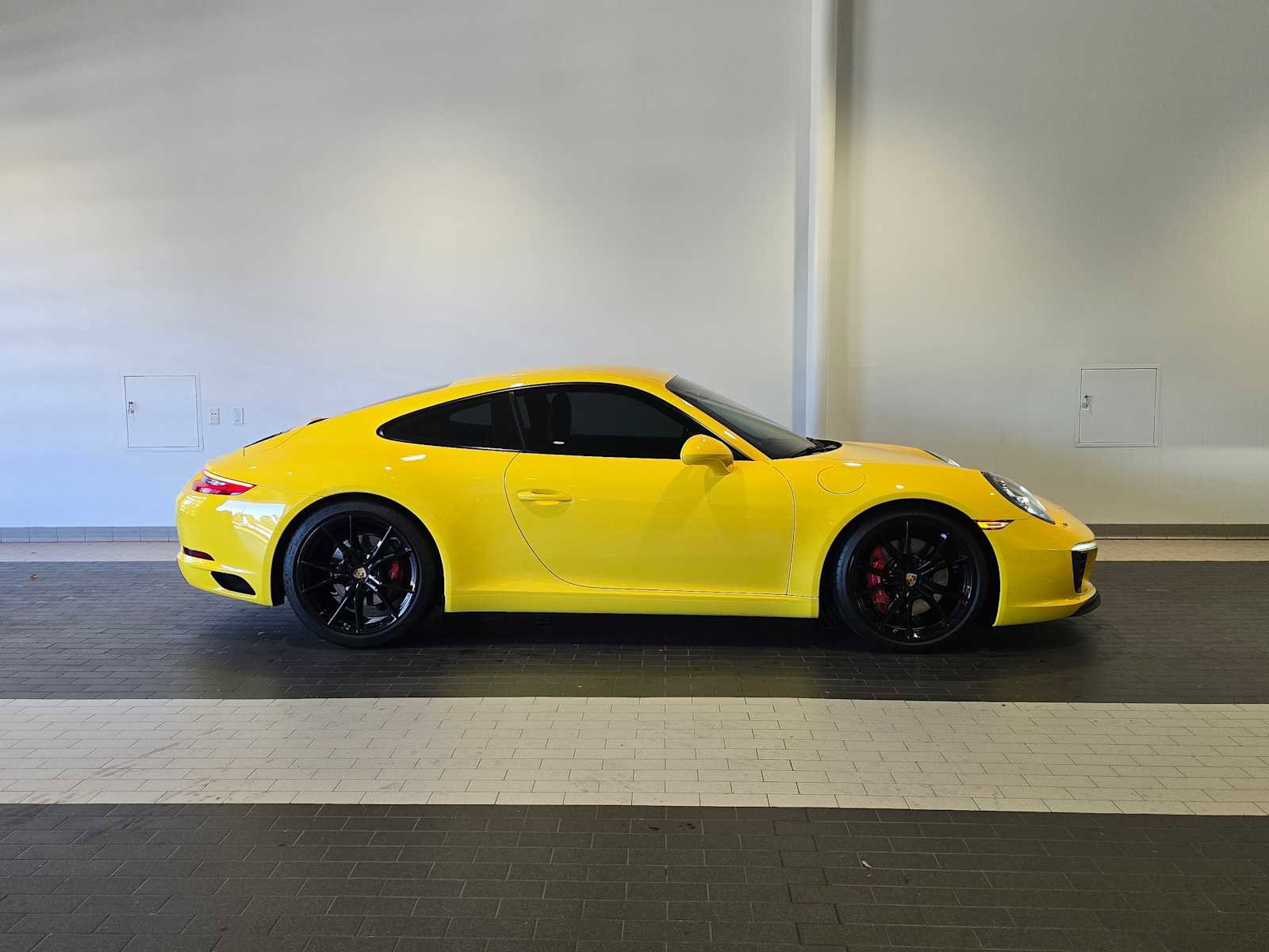 Used 2017 Porsche 911 Carrera S image 8