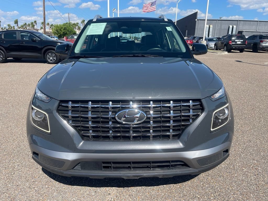 Used 2024 Hyundai Venue Limited FWD image 2