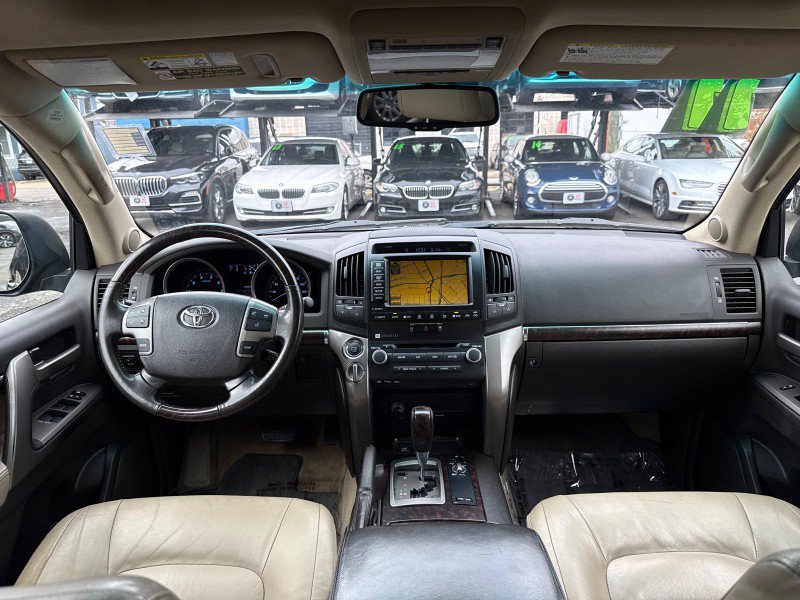 Used 2011 Toyota Land Cruiser w/ Upgrade Pkg AWD/4WD image 18