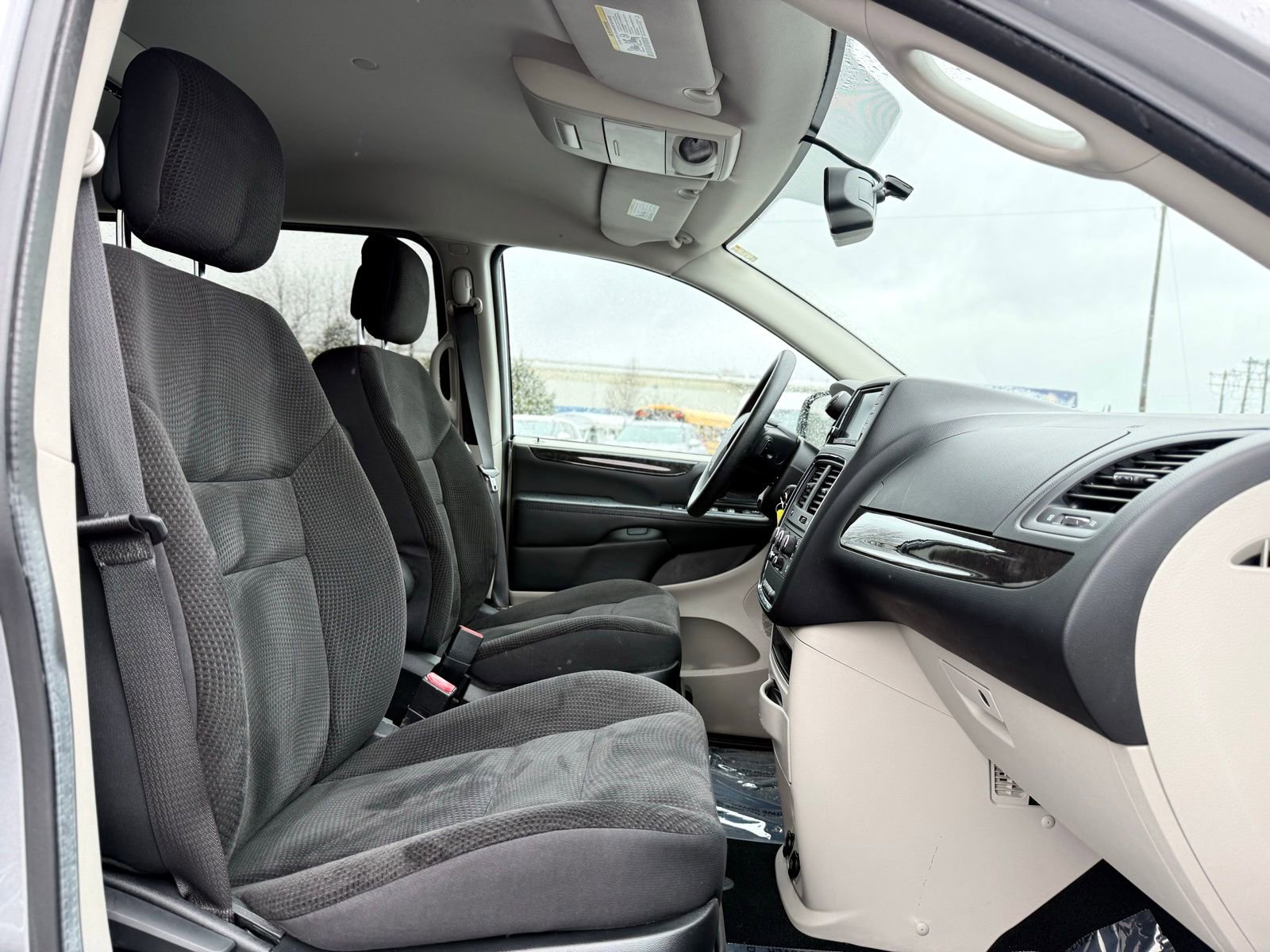 Used 2018 Dodge Grand Caravan SE w/ UConnect Hands-Free Group image 24