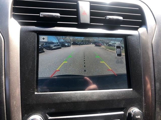 Used 2017 Ford Fusion SE w/ Fusion SE Technology Package image 12