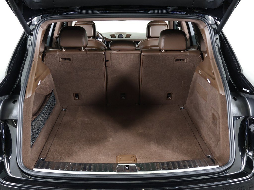 Used 2023 Porsche Cayenne Platinum Edition image 22