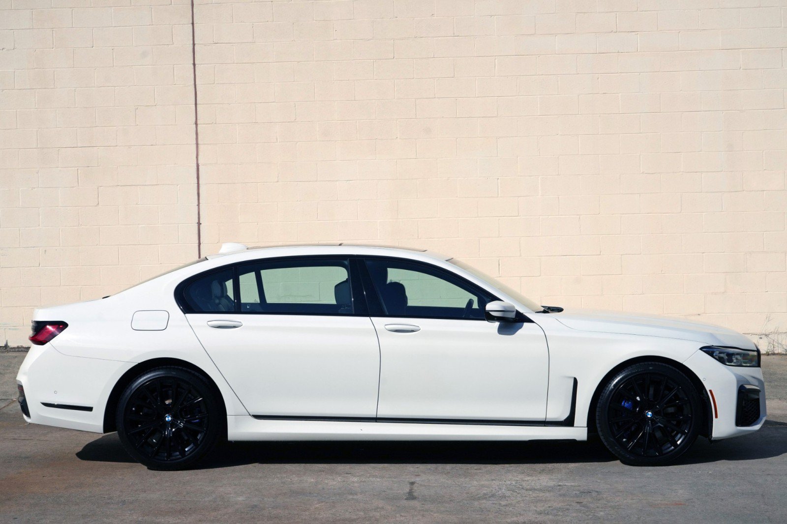 Used 2022 BMW 740i w/ M Sport Package RWD image 60