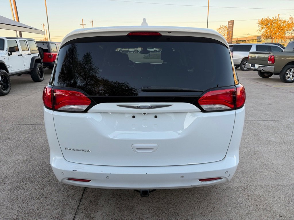 Used 2017 Chrysler Pacifica LX image 6