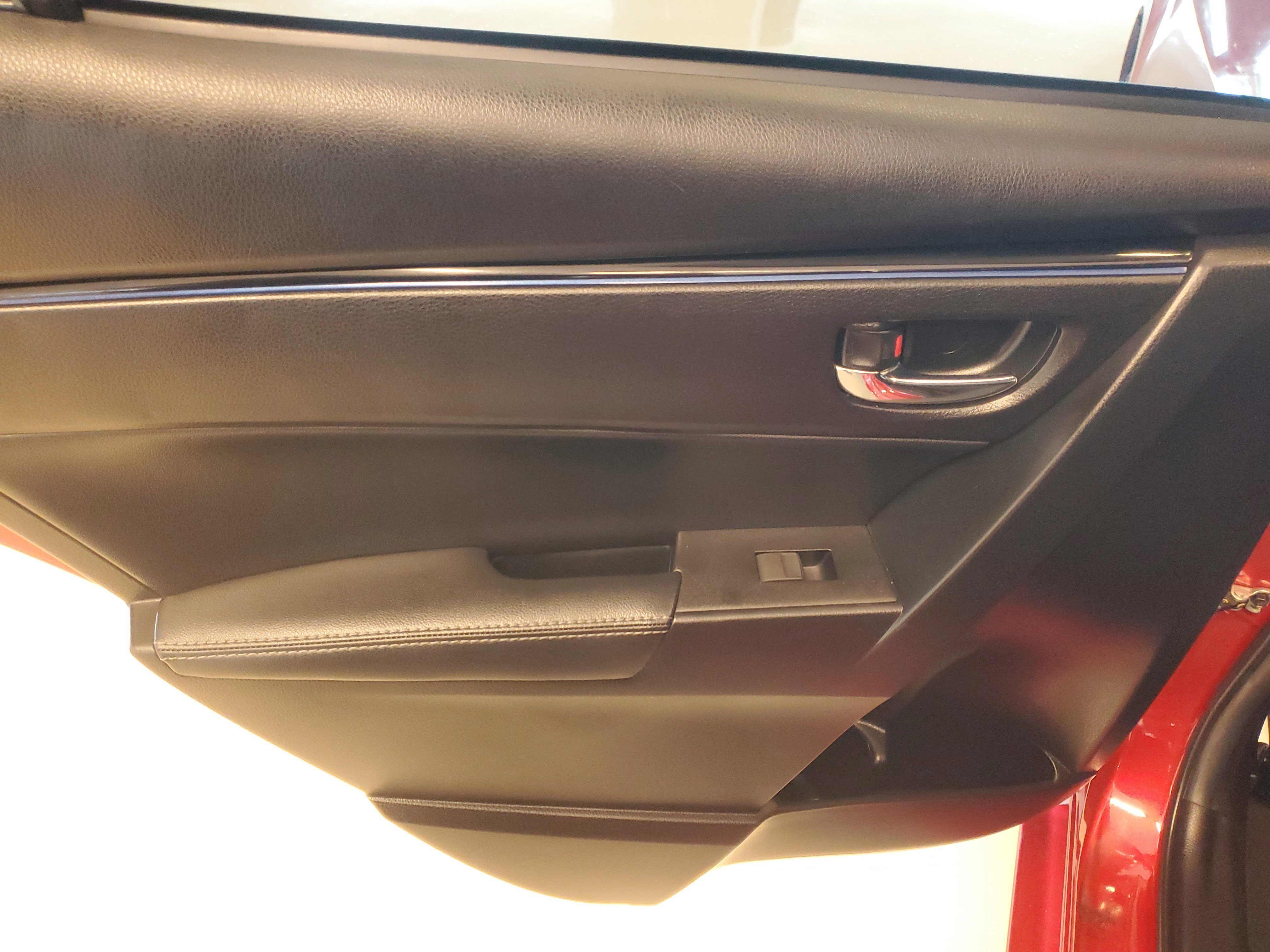 Used 2018 Toyota Corolla SE image 16