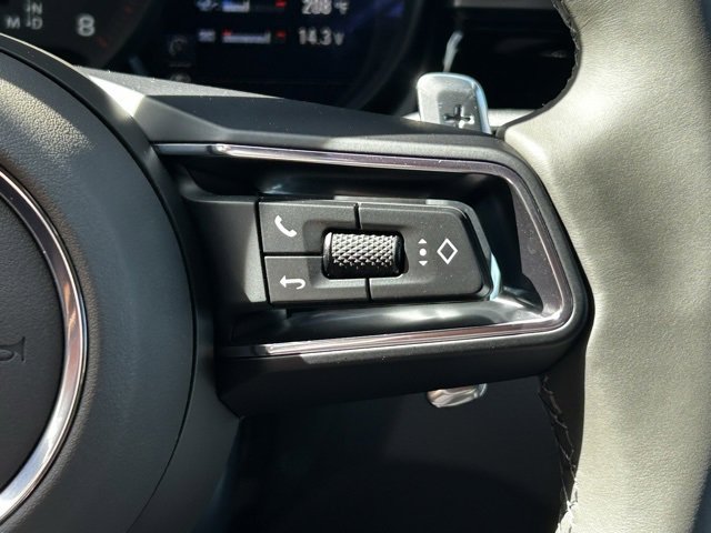 Certified 2025 Porsche Macan image 40