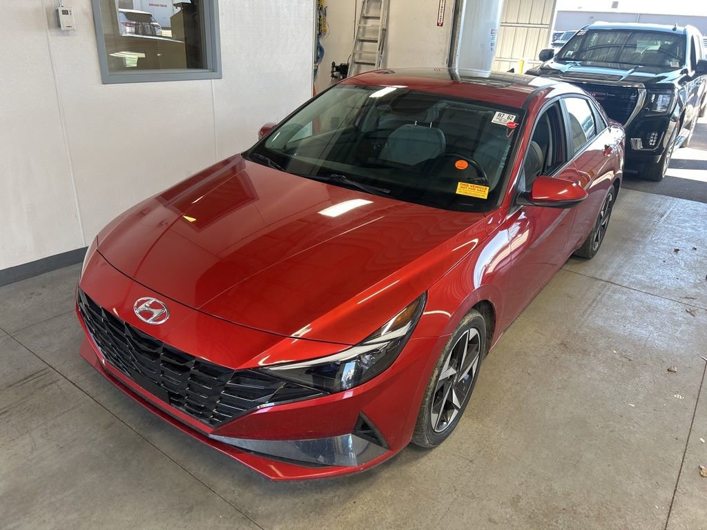 Used 2022 Hyundai Elantra Limited w/ Cargo Package image 2