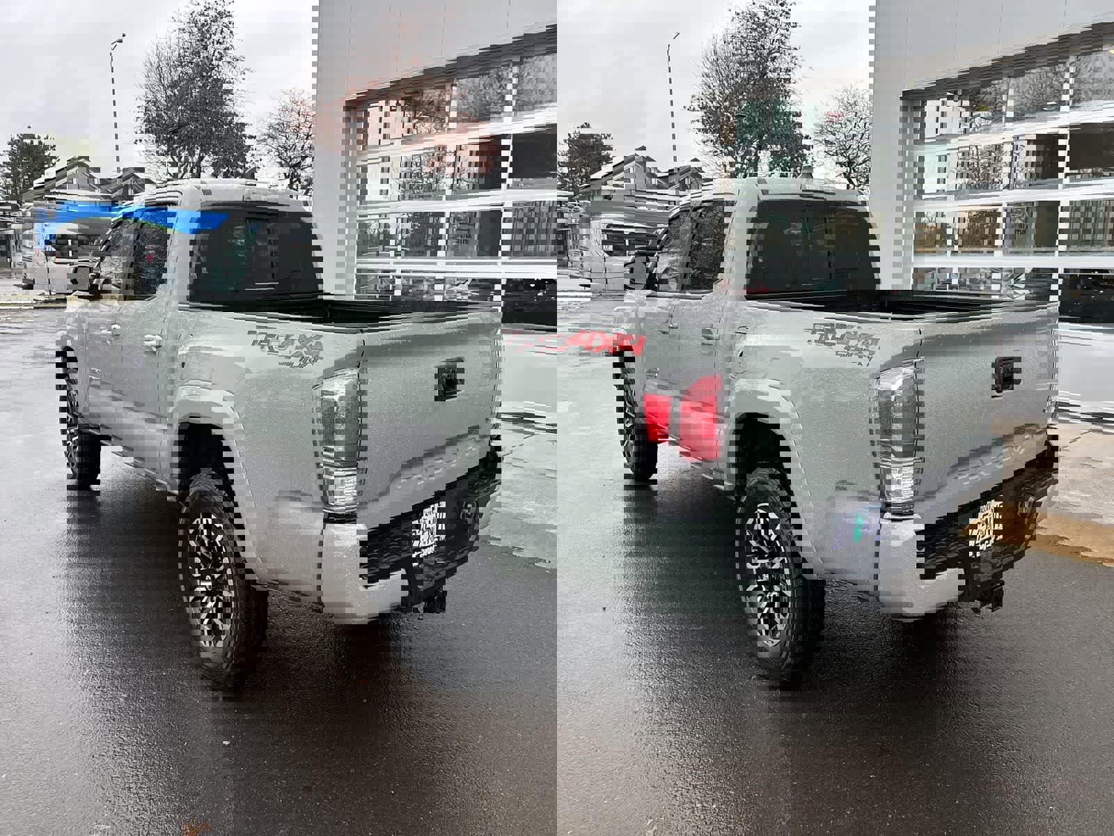 Used 2023 Toyota Tacoma TRD Sport w/ TRD Premium Sport Package image 3