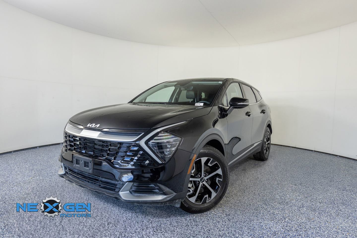 Used 2024 Kia Sportage EX image 3