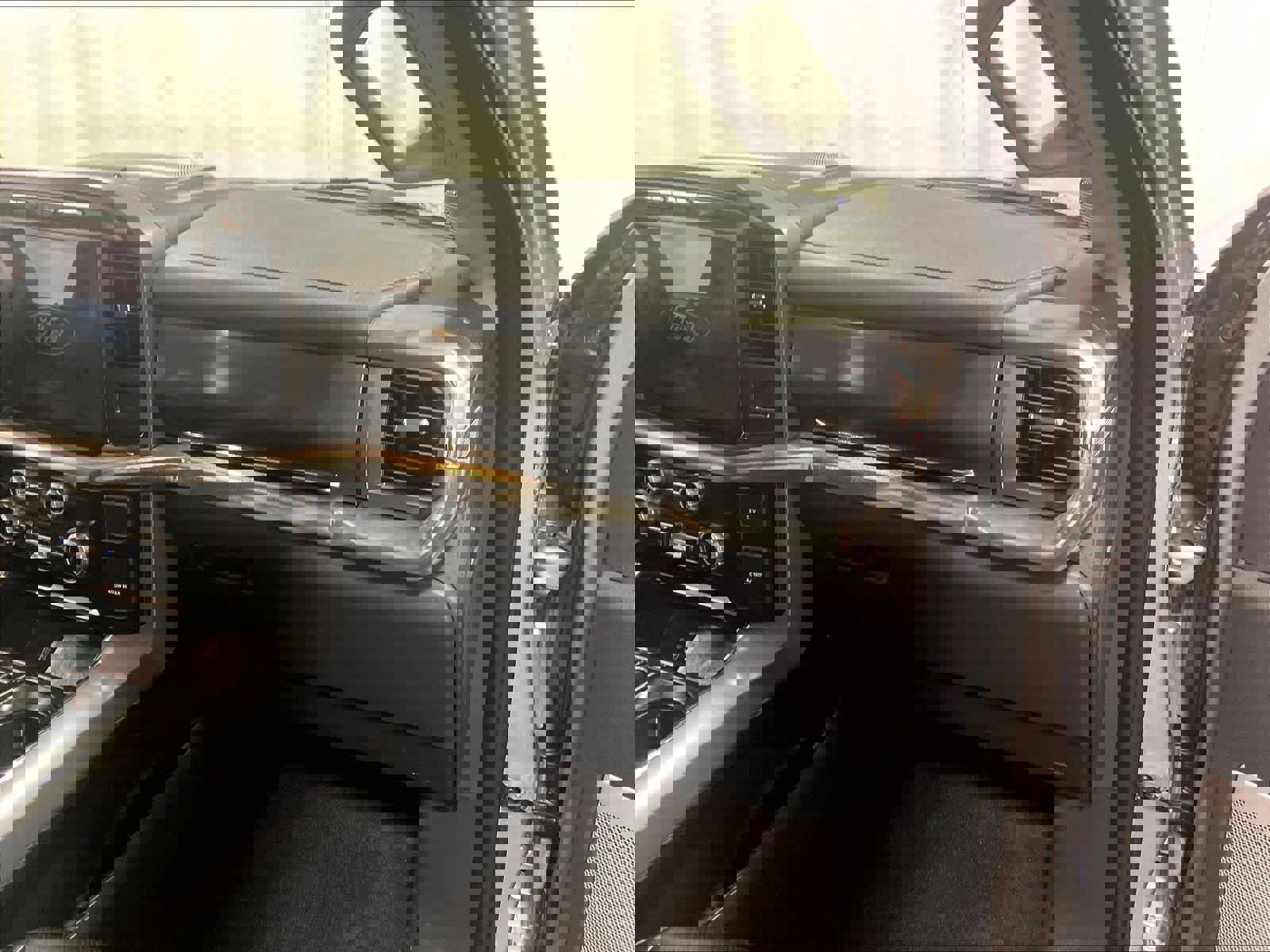 Used 2022 Ford F150 Lariat w/ Equipment Group 502A High image 26