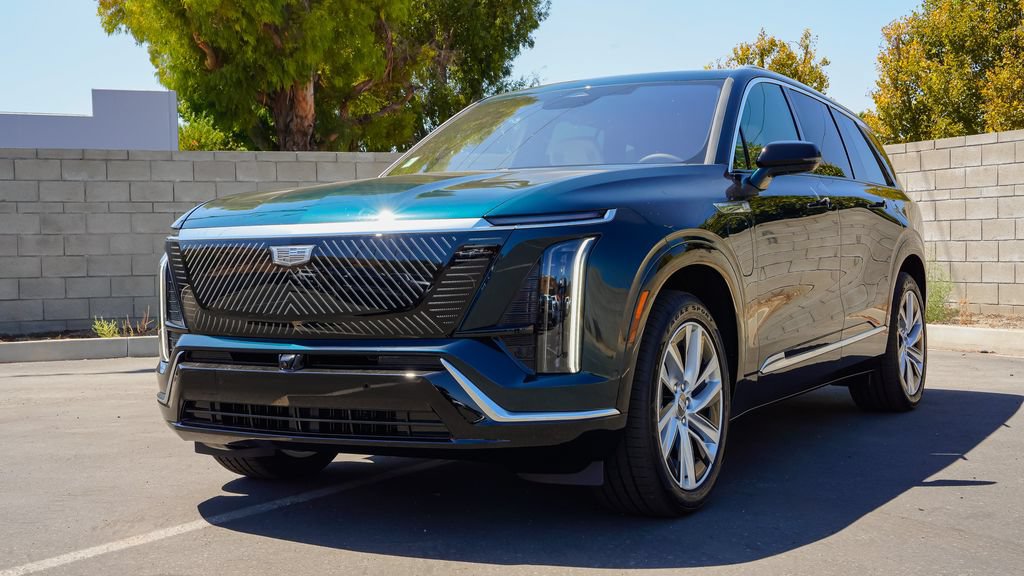 New 2027 Cadillac Vistiq Luxury w/ LPO, Floor Liner Package AWD/4WD image 2
